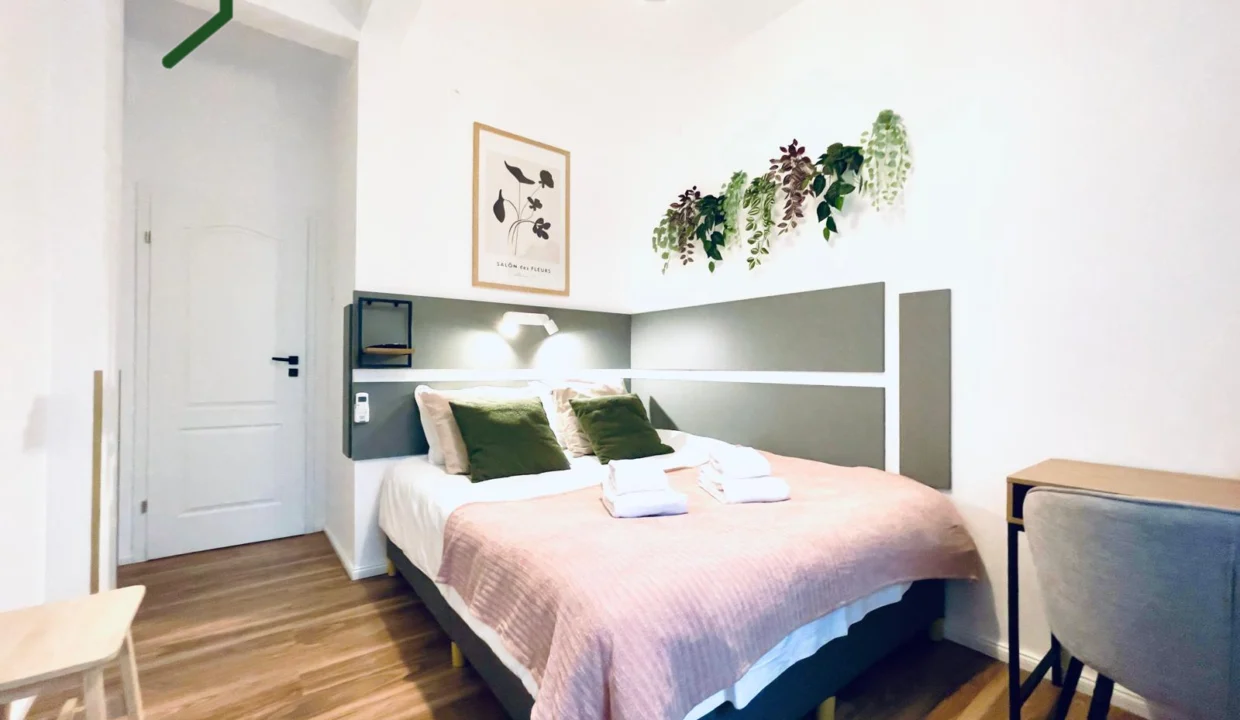 6bderoom-5-bedroom-apartment-6-ic-bratianu-bucharest1