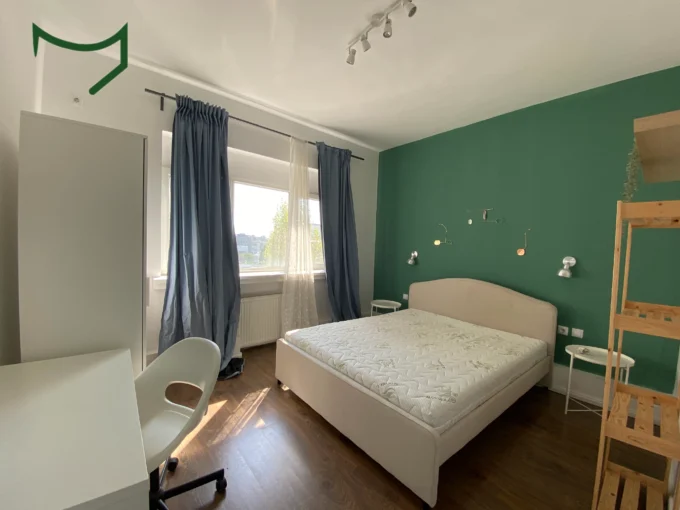 bedroom with double bed, 3 bedroom apartment 23-25 Vasile Lascar Street Bucharest
